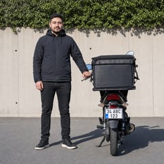 Örnek: motor yanında tamamen kameraya dönük, plaka görünür